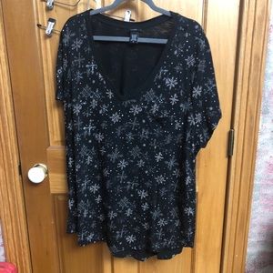 Black snowflake t shirt